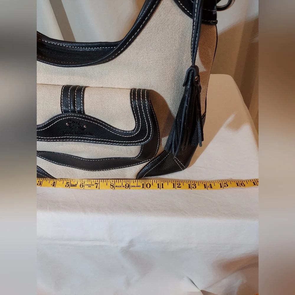 Stone Mountain Accessories Black and Cream Canvas Hobo Bag